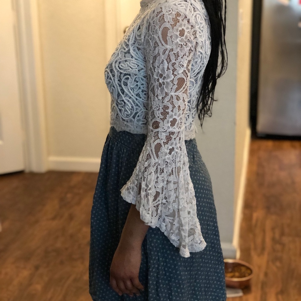 Cropped white zip up  lace blouse from Agaci
